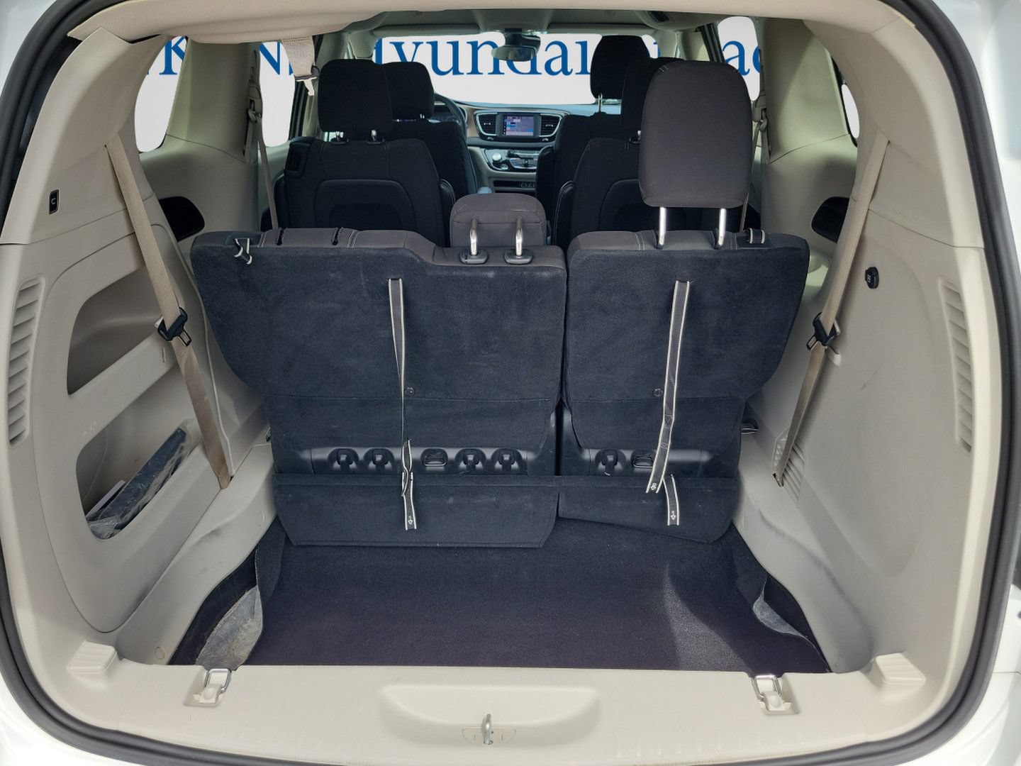 Used 2023 Chrysler Voyager LX FWD image 20