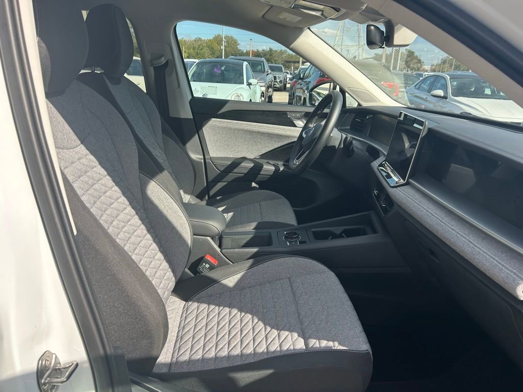 Used 2025 Volkswagen Tiguan S w/ 18" Wheel Package image 34