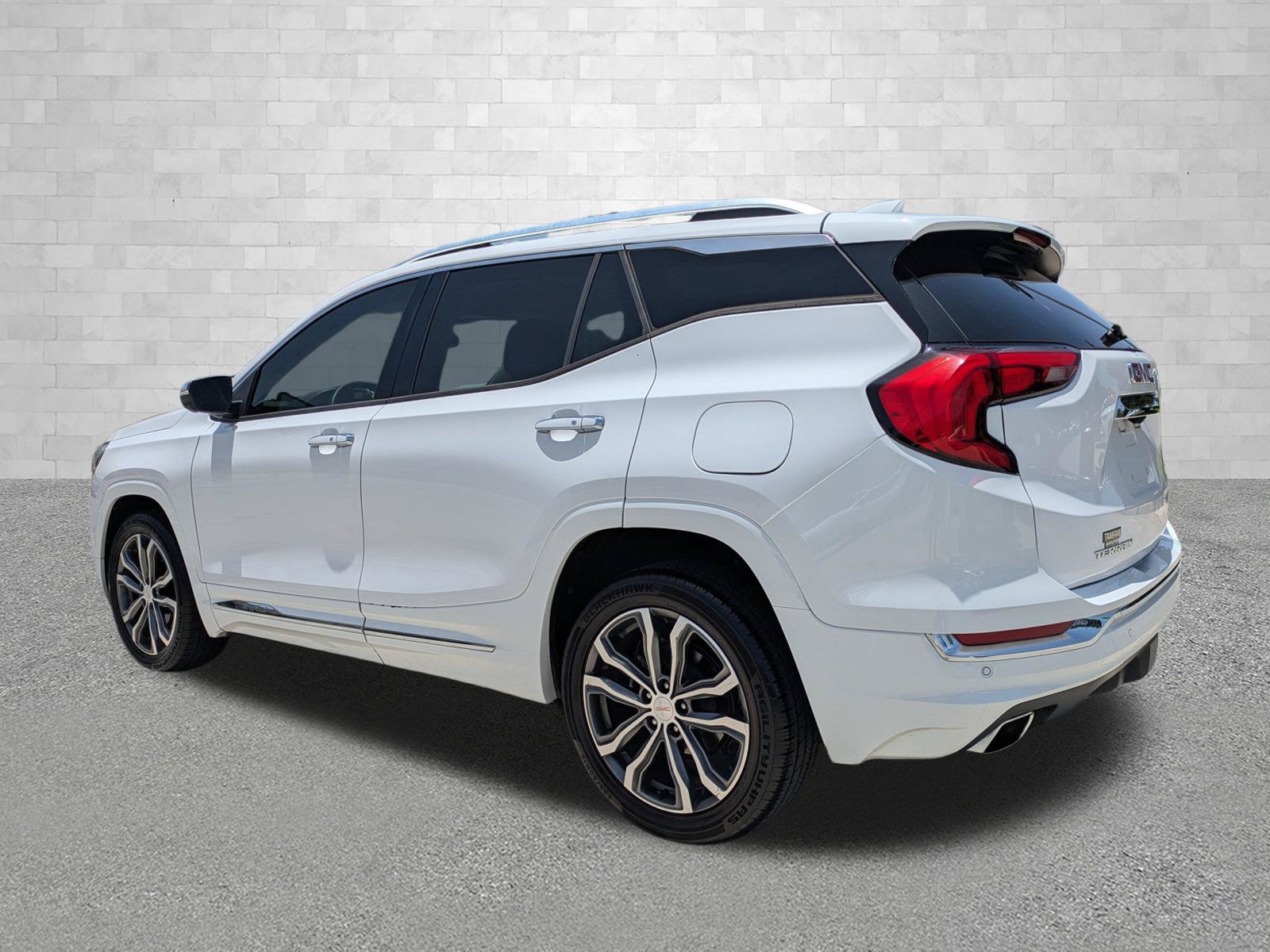 Used 2019 GMC Terrain Denali w/ Advanced Safety Package FWD image 4