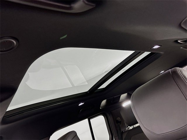 Used 2024 Land Rover Defender 110 X-Dynamic SE image 14