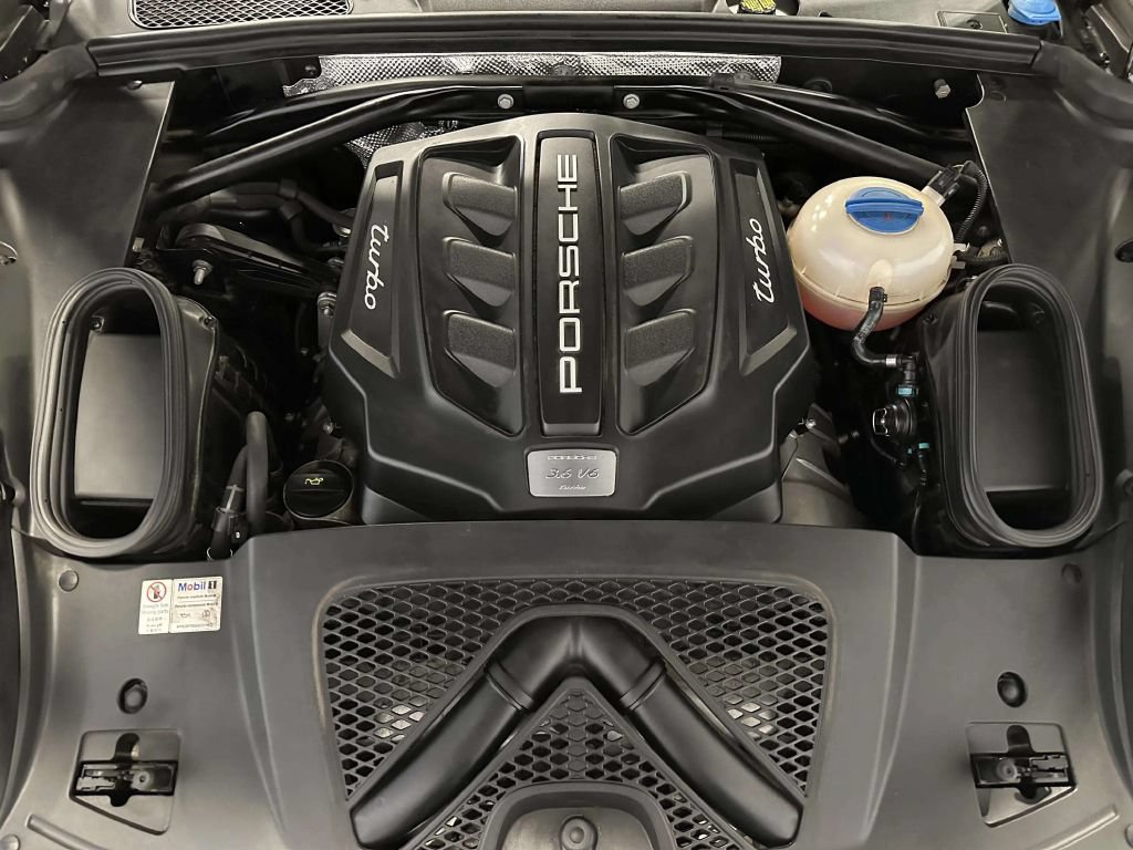 Used 2015 Porsche Macan Turbo AWD/4WD image 30