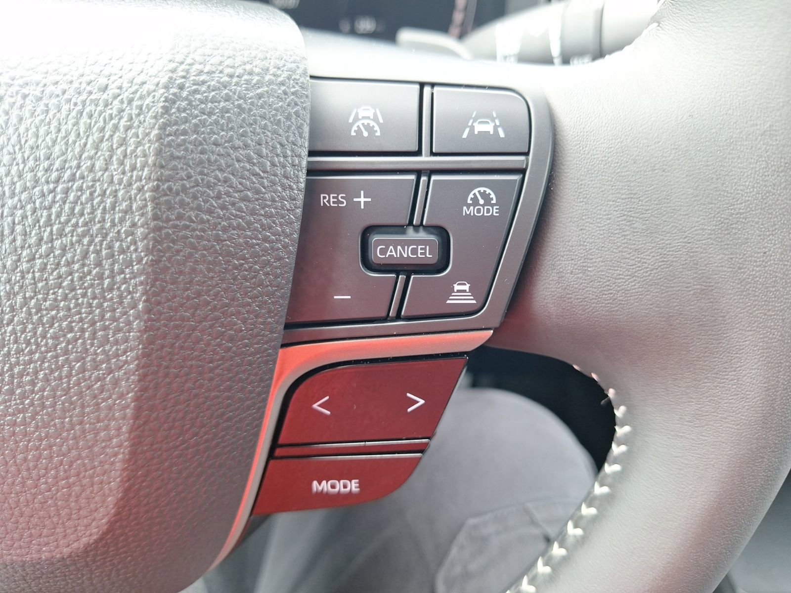 Used 2025 Toyota Camry SE w/ Convenience Package FWD image 20