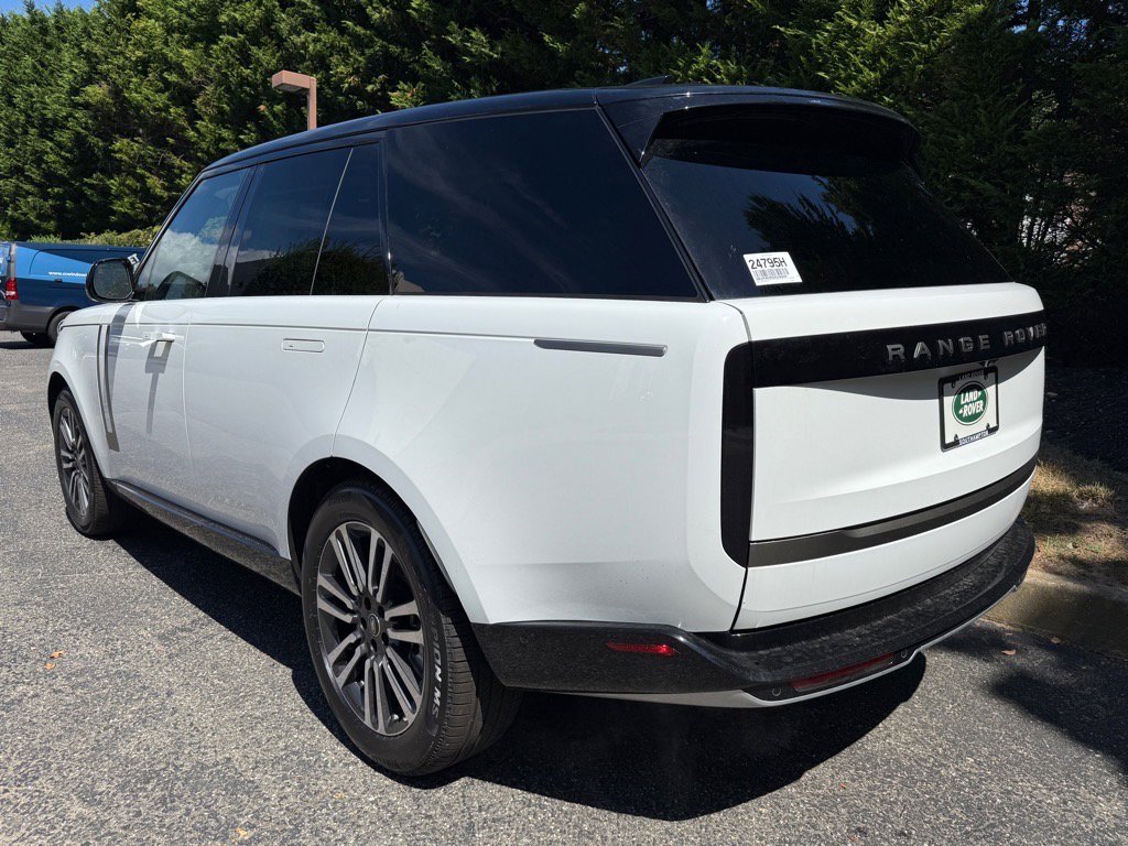 New 2025 Land Rover Range Rover SE image 3