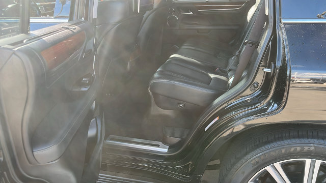 Used 2017 Lexus LX 570 4WD w/ Luxury Package image 22