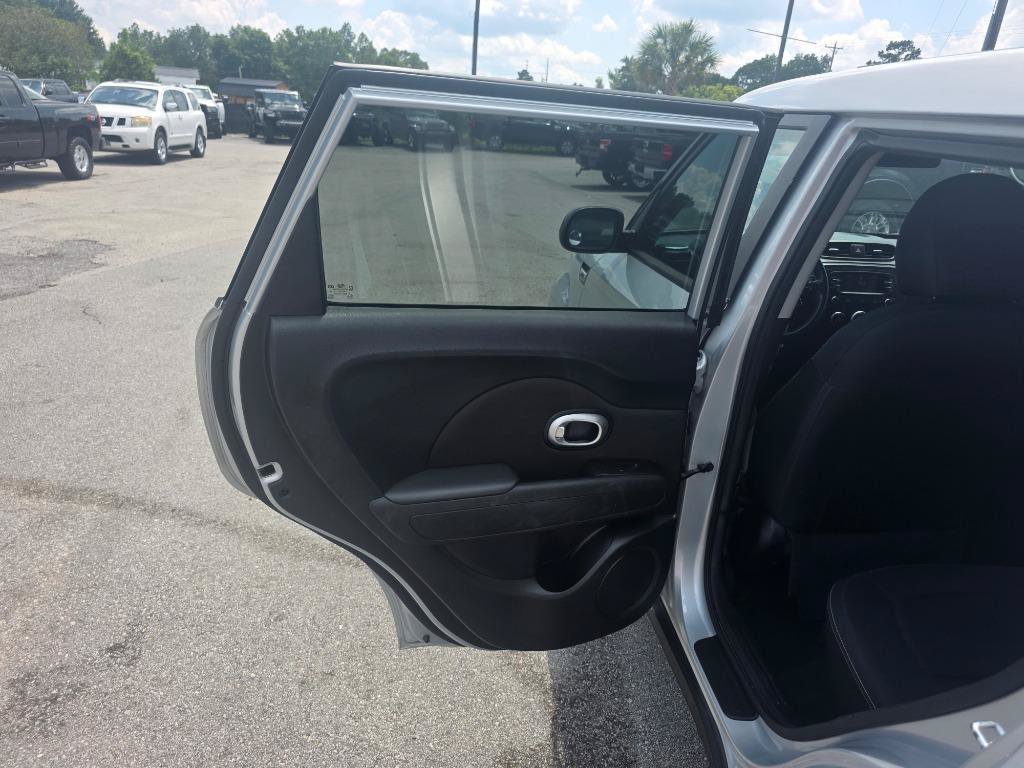 Used 2016 Kia Soul + FWD image 8