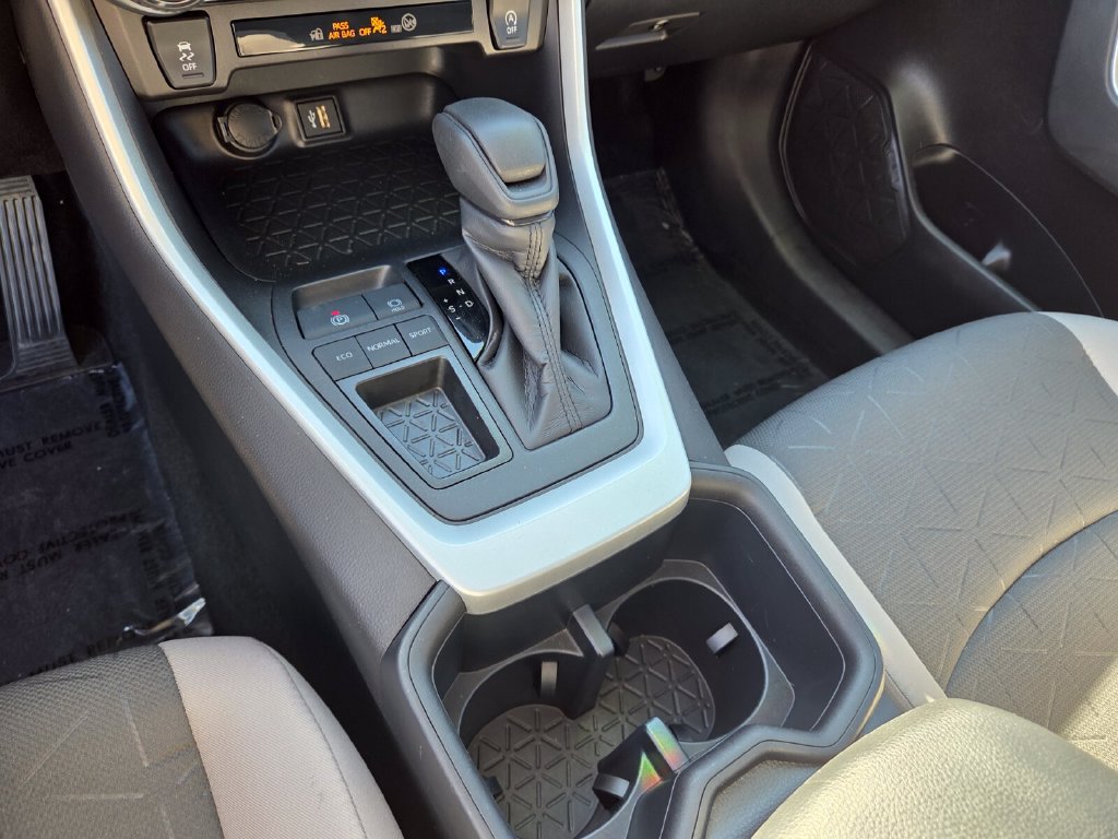 Used 2025 Toyota RAV4 XLE w/ Convenience Package FWD image 27
