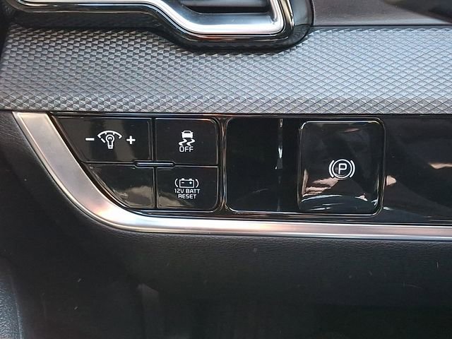 Used 2025 Kia Sportage LX image 23