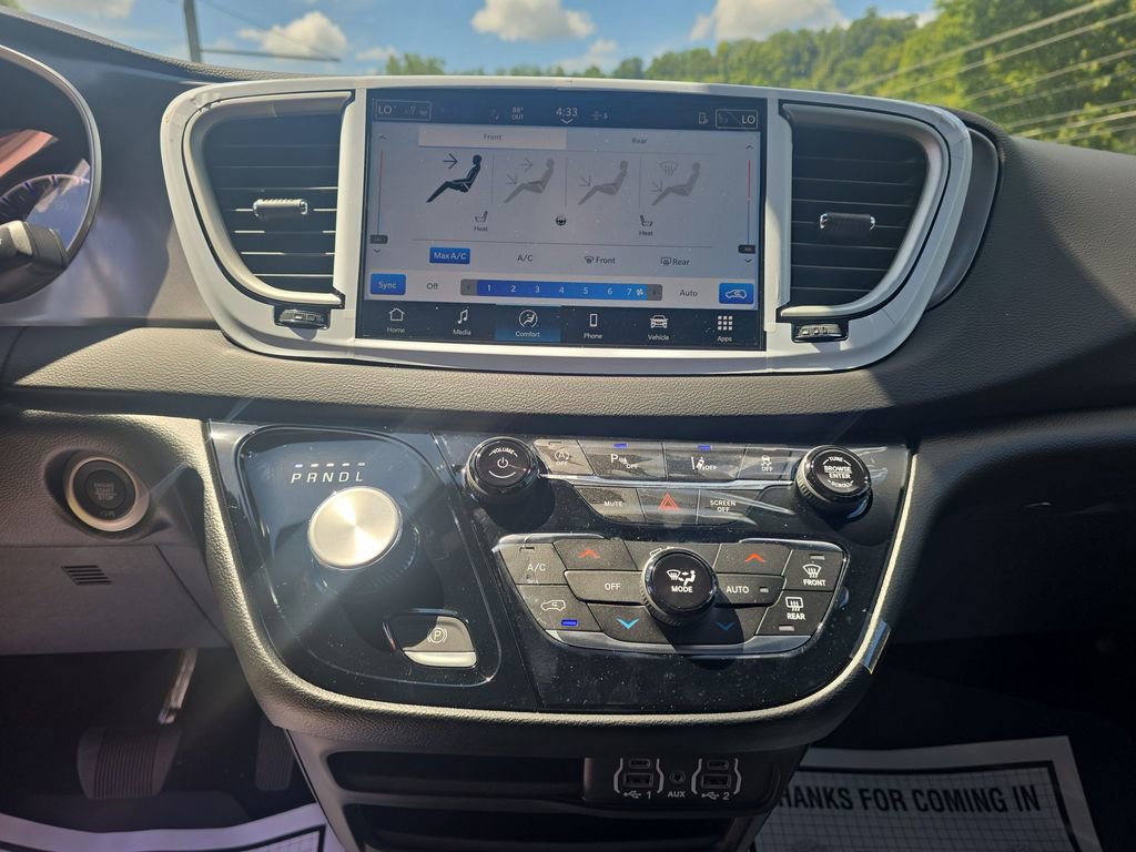 New 2025 Chrysler Voyager LX FWD image 18