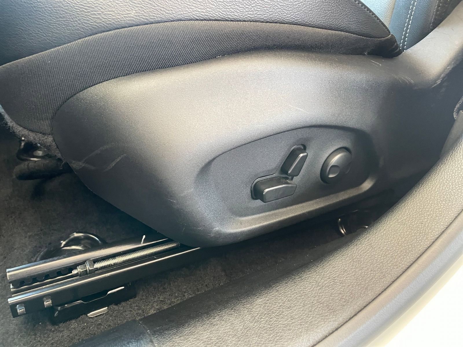 Used 2025 Jeep Compass Limited image 23