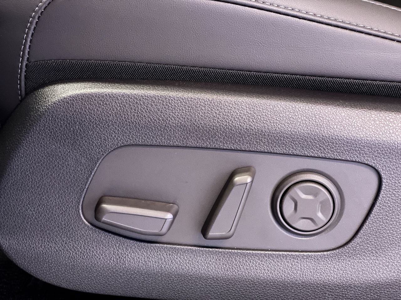 New 2027 Kia Carnival EX FWD image 17