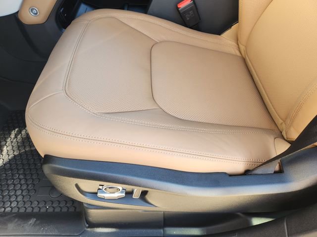 Used 2026 Land Rover Defender 130 X-Dynamic SE image 23