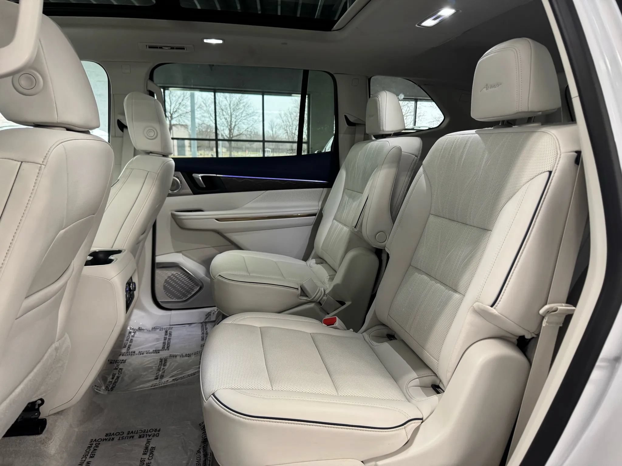 Used 2025 Buick Enclave Avenir w/ LPO, Floor Liner Package FWD image 23
