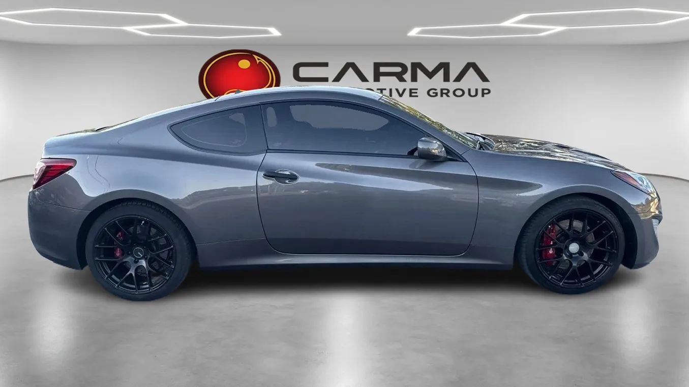 Used 2013 Hyundai Genesis 3.8 RWD image 6