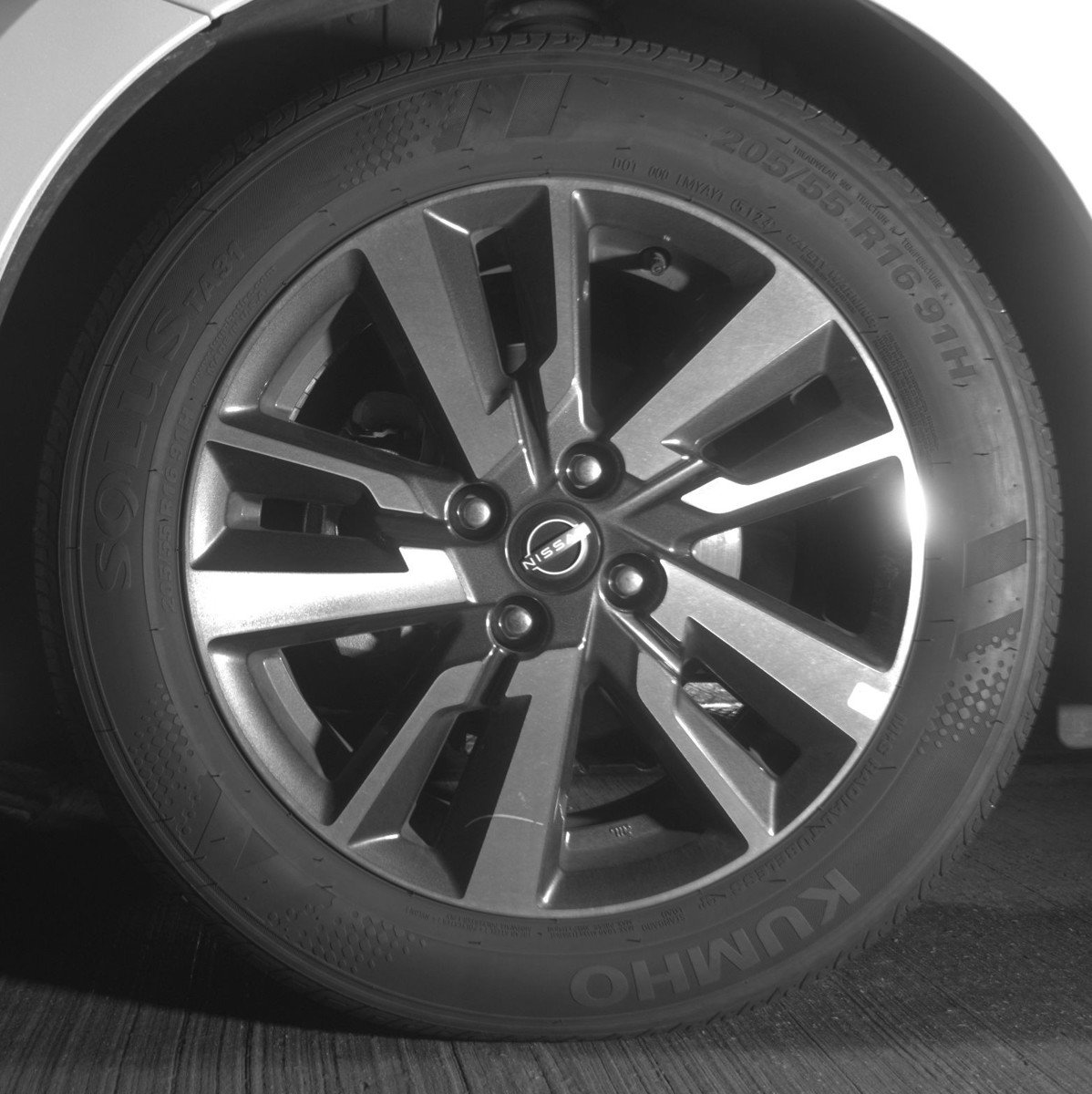 Used 2025 Nissan Versa SV image 12