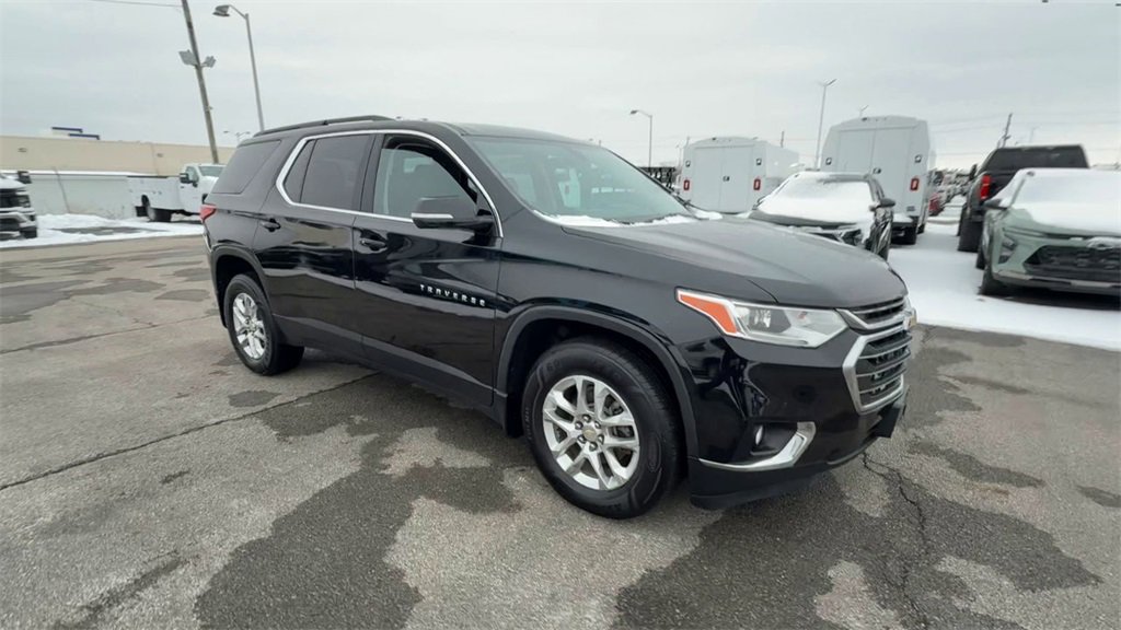 Used 2020 Chevrolet Traverse LT image 2