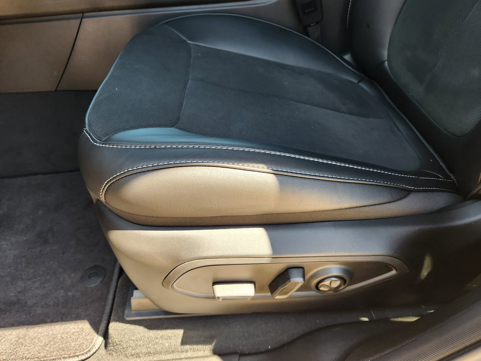 New 2025 Jeep Grand Cherokee L Altitude image 16