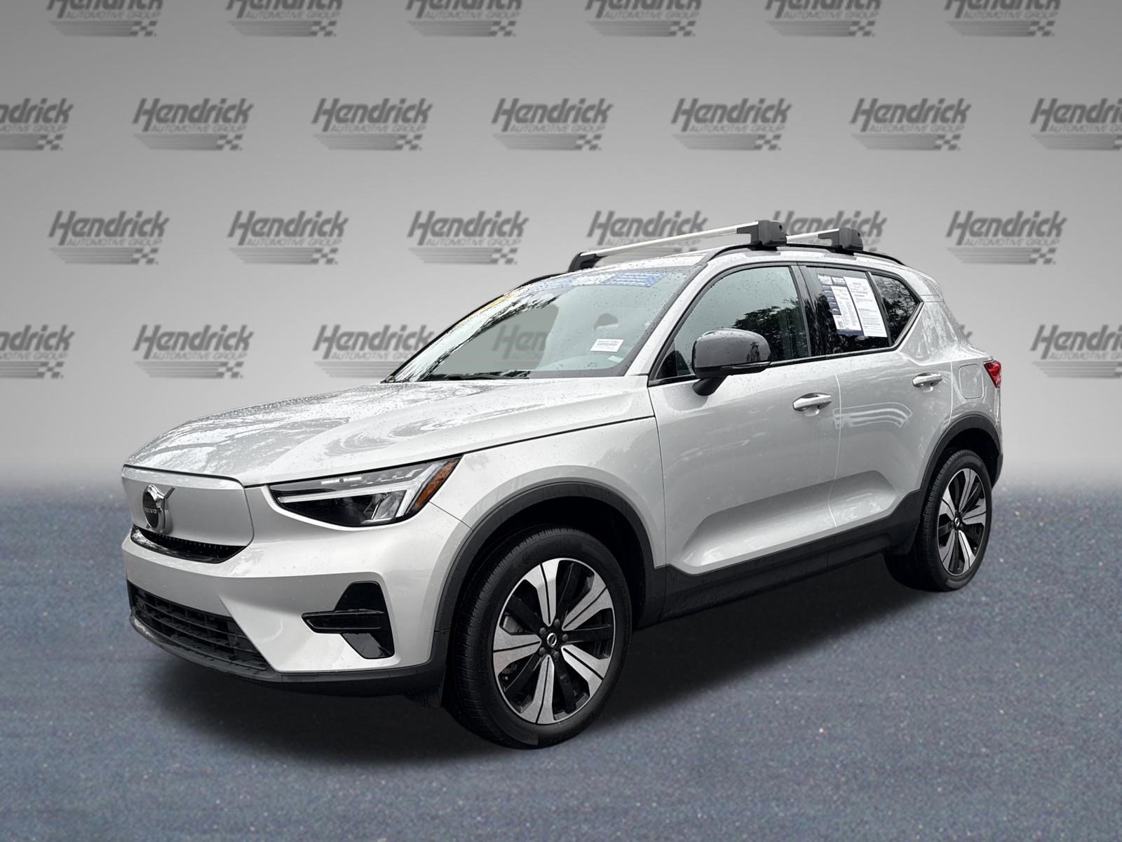 Used 2023 Volvo XC40 Recharge Core image 4