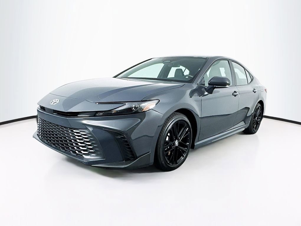 Used 2025 Toyota Camry SE image 3