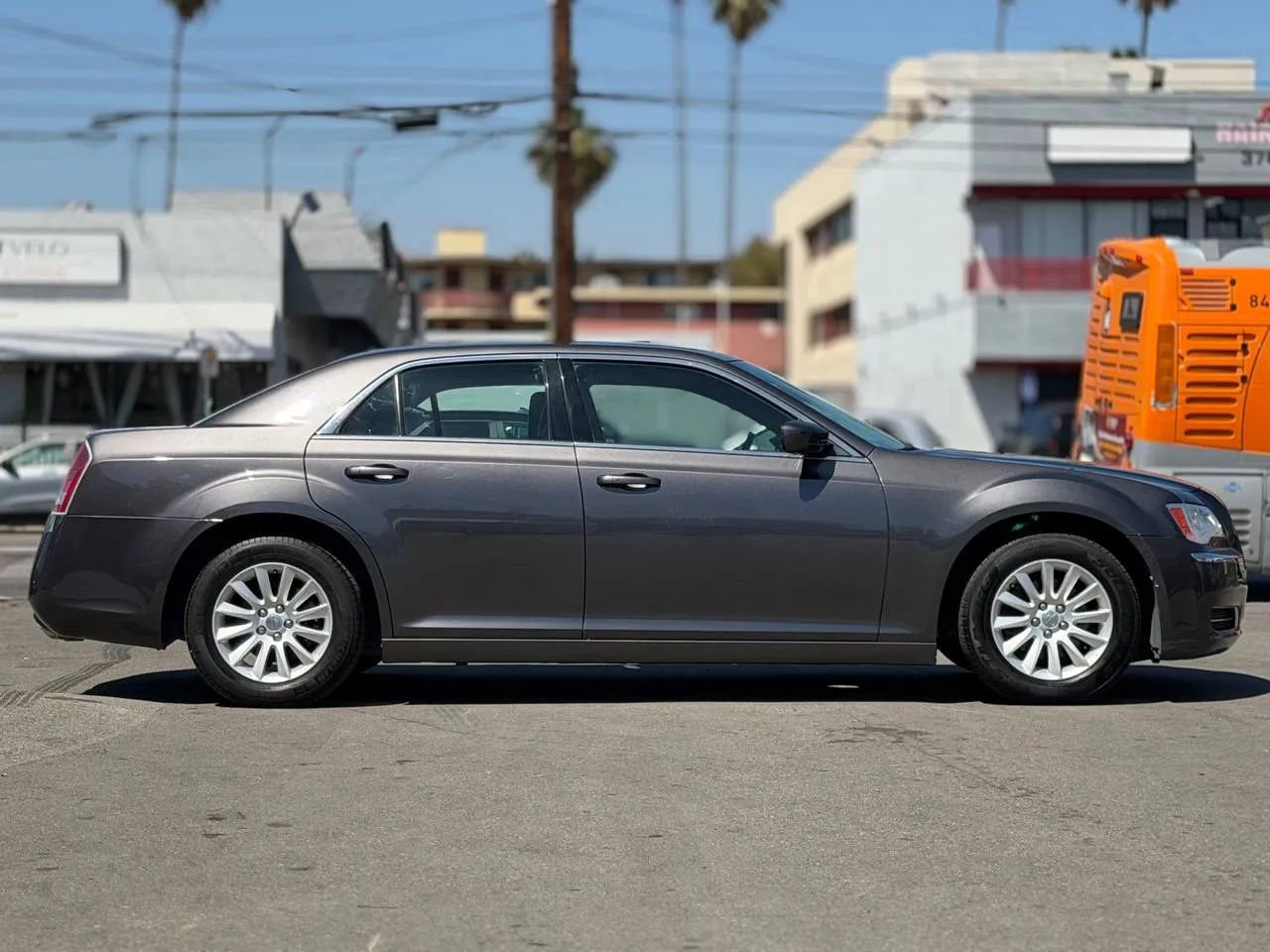 Used 2014 Chrysler 300 Limited RWD image 17