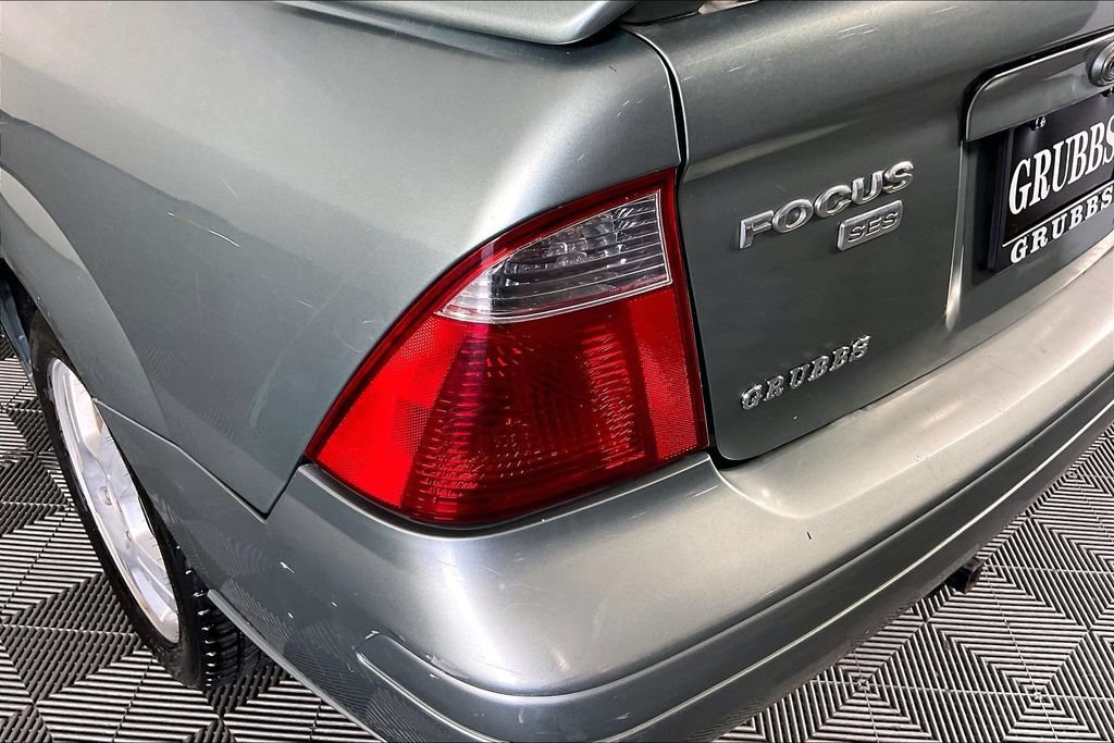 Used 2005 Ford Focus ZX4 Sedan FWD image 36