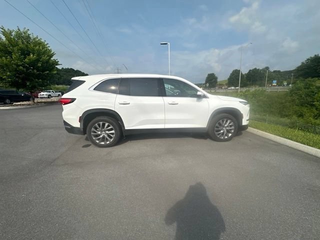 Used 2025 Buick Enclave Preferred AWD/4WD image 1