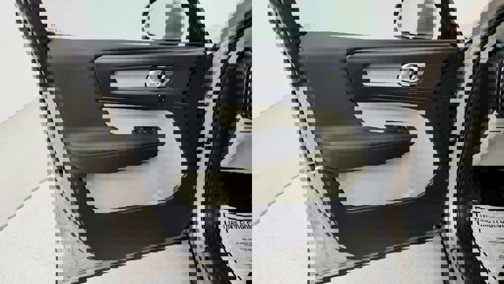 Used 2023 Volvo XC40 B5 Plus w/ Driver Assist Package image 11