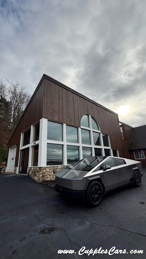 Used 2025 Tesla Cybertruck AWD Crew Cab image 56