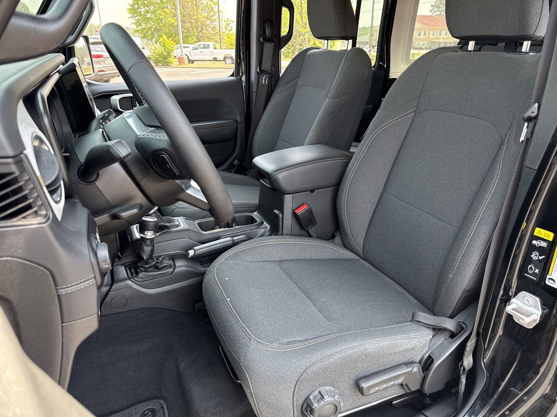 Used 2025 Jeep Wrangler Unlimited Sahara w/ Safety Group AWD/4WD image 14