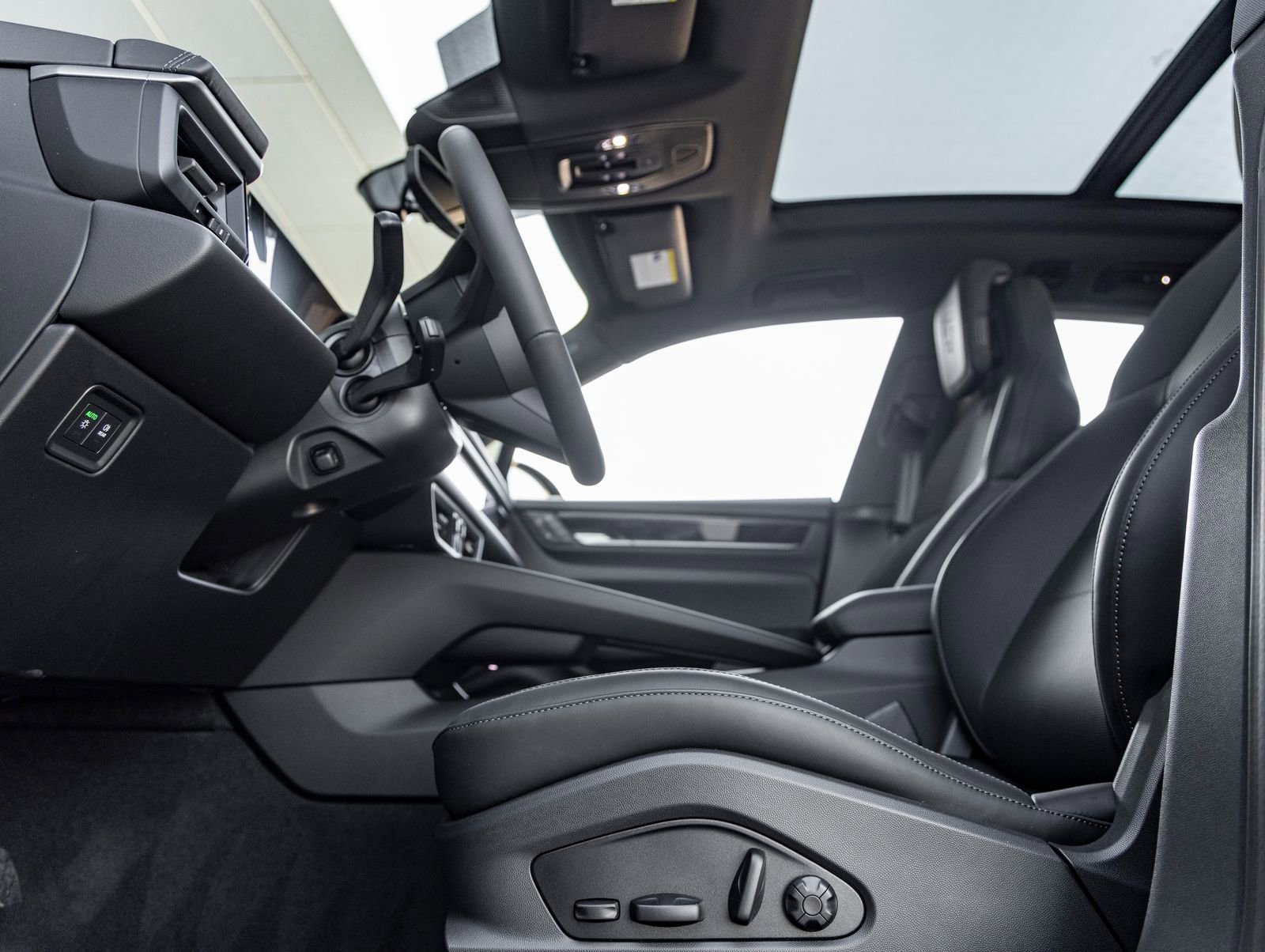 Used 2025 Porsche Macan Electric image 21