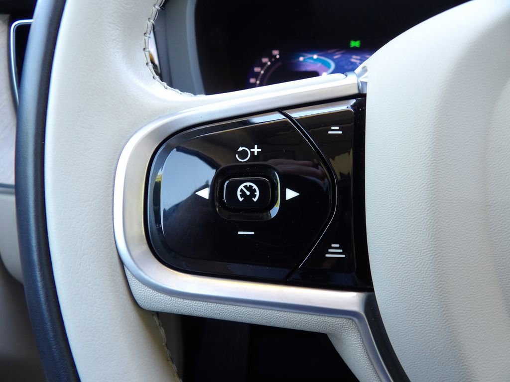 Certified 2022 Volvo XC60 B6 Inscription w/ Advanced Package image 18