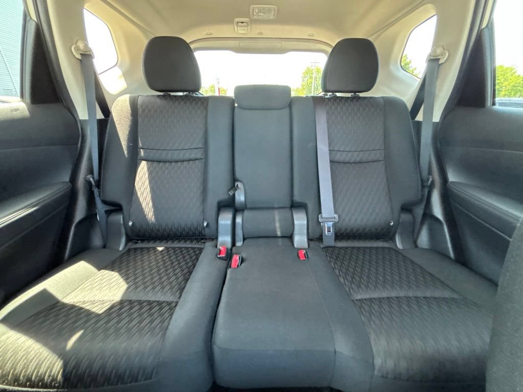 Used 2019 Nissan Rogue SV AWD/4WD image 32