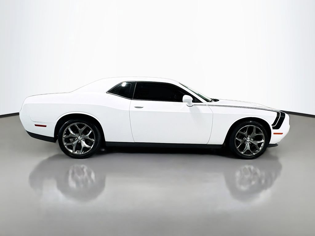 Used 2016 Dodge Challenger SXT w/ Driver Convenience Group RWD image 5