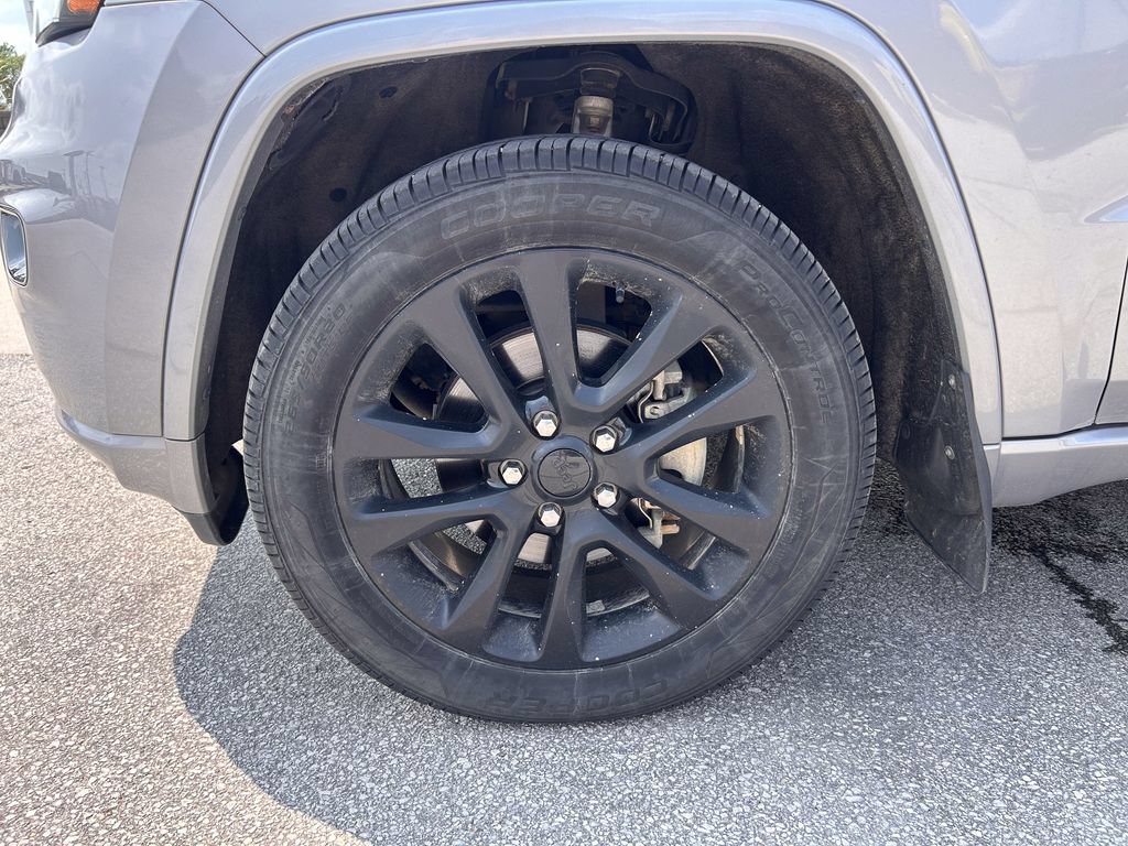 Used 2019 Jeep Grand Cherokee Altitude AWD/4WD image 34