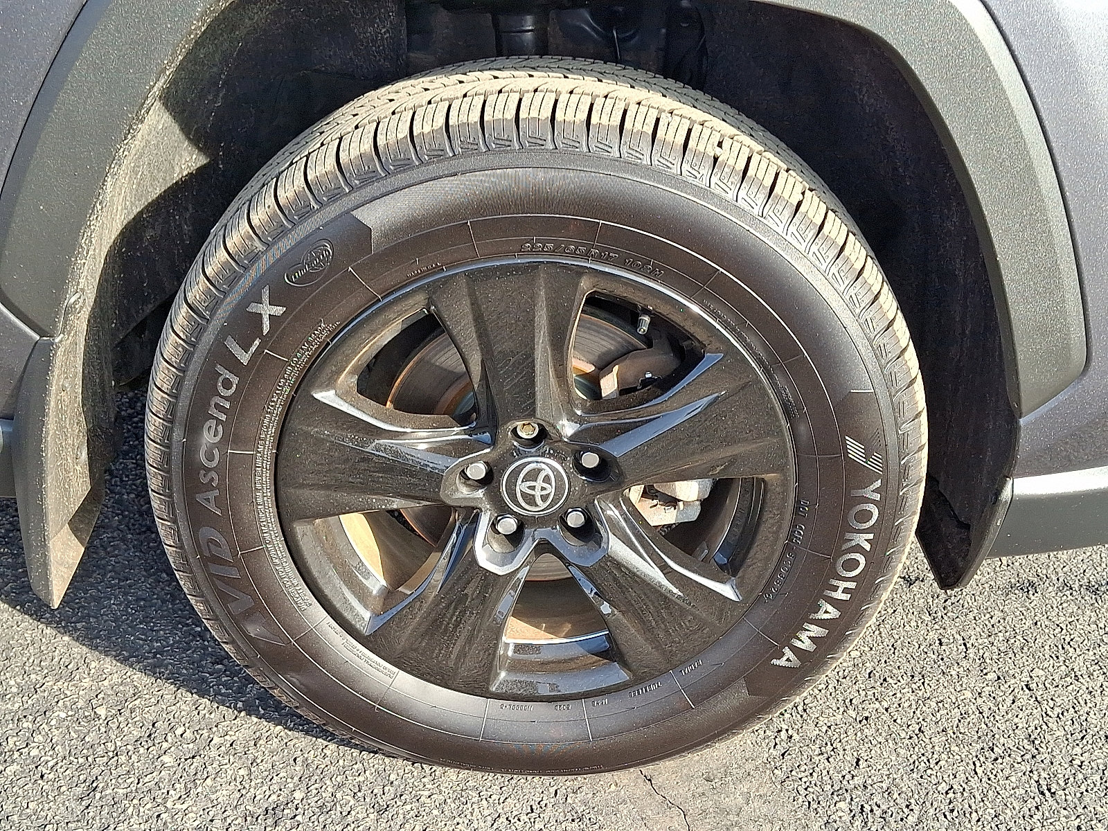 Used 2021 Toyota RAV4 XLE w/ Carpet Mat Package (TMS) image 8