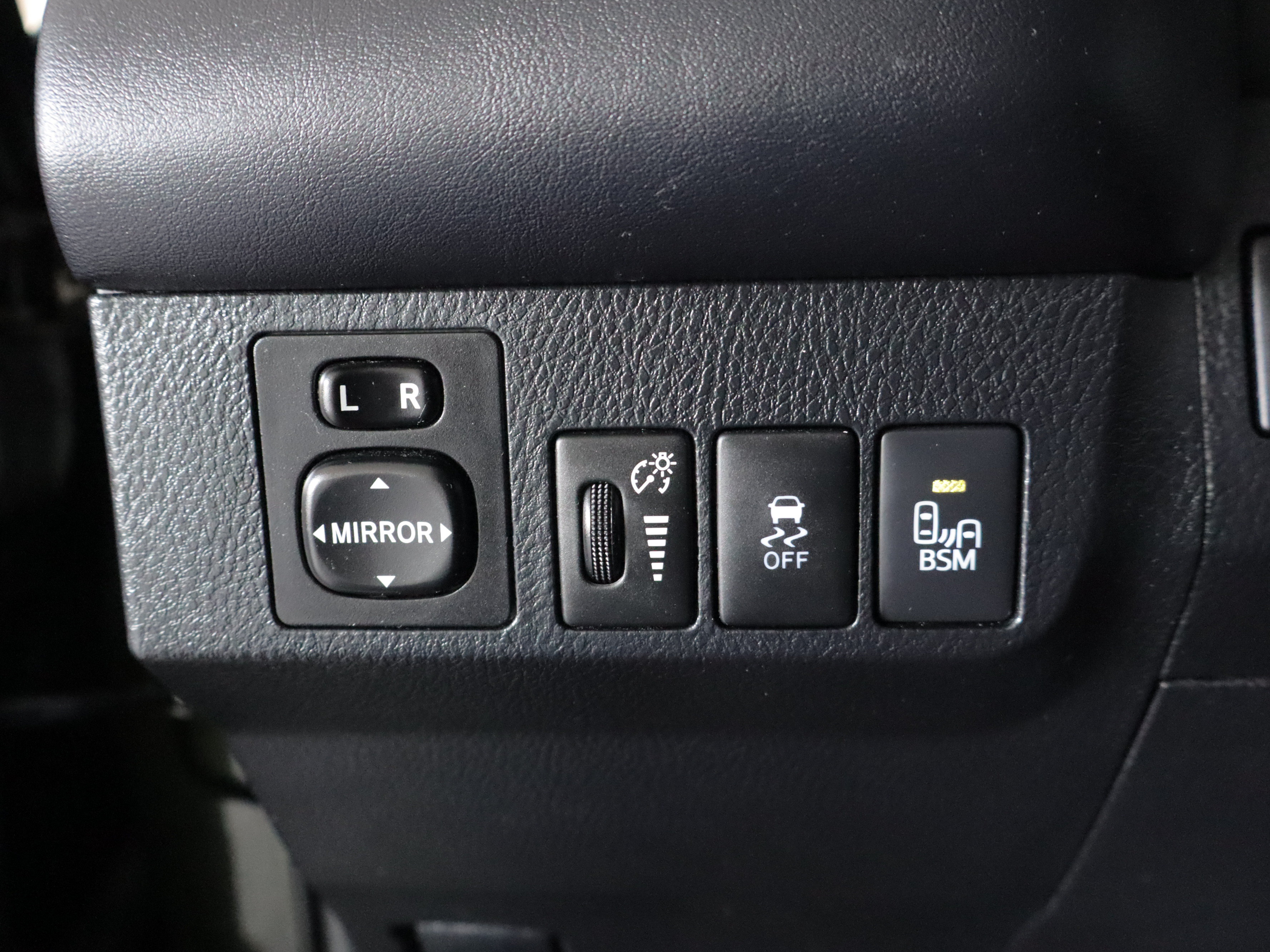Used 2013 Toyota RAV4 Limited AWD/4WD image 18