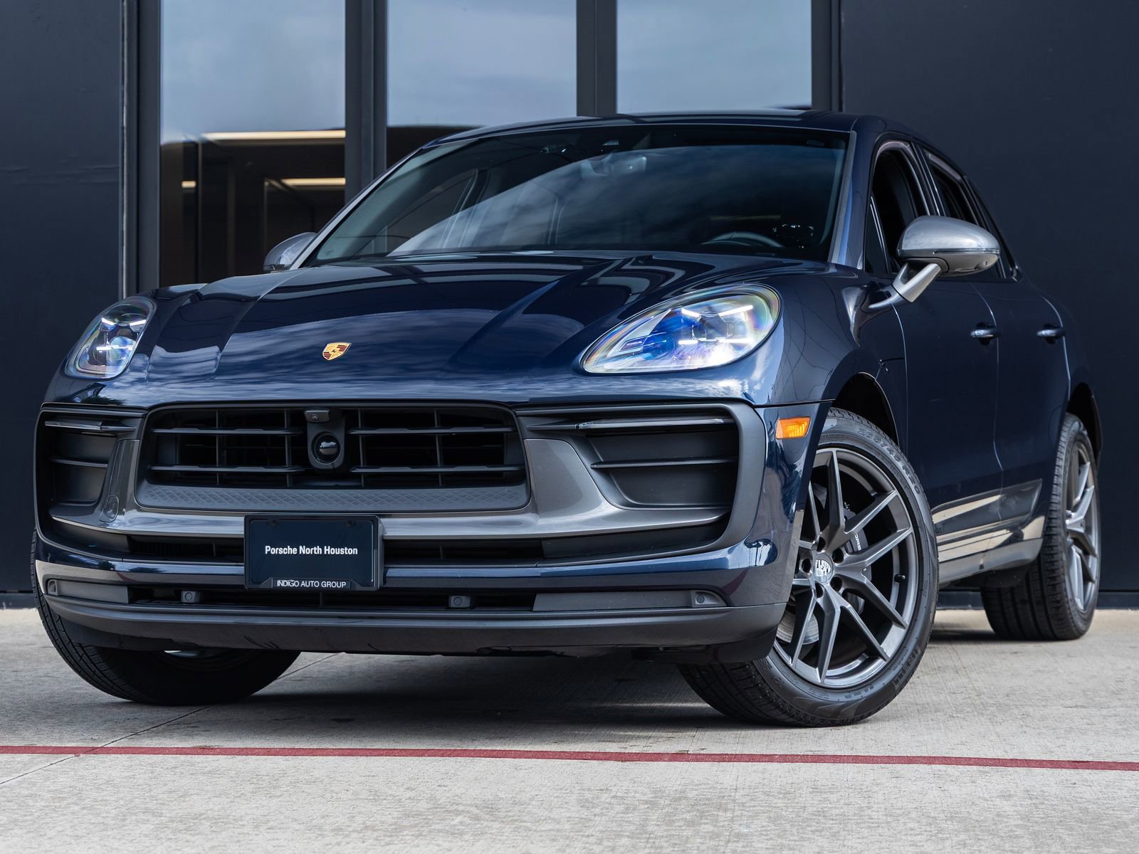 Certified 2023 Porsche Macan Turbo AWD/4WD image 1