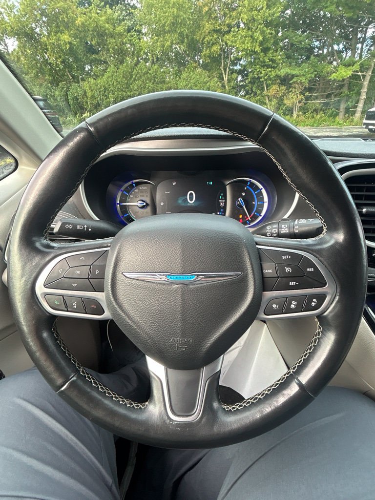 Used 2021 Chrysler Pacifica Touring-L FWD image 14