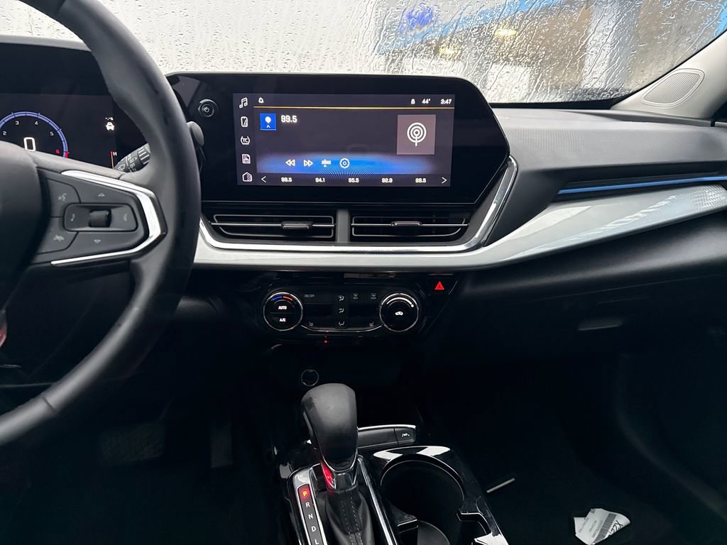 Used 2025 Chevrolet Trax LT w/ LT Convenience Package image 20