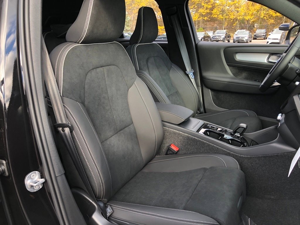 New 2026 Volvo XC40 B5 Ultra w/ Protection Package Premier AWD/4WD image 34