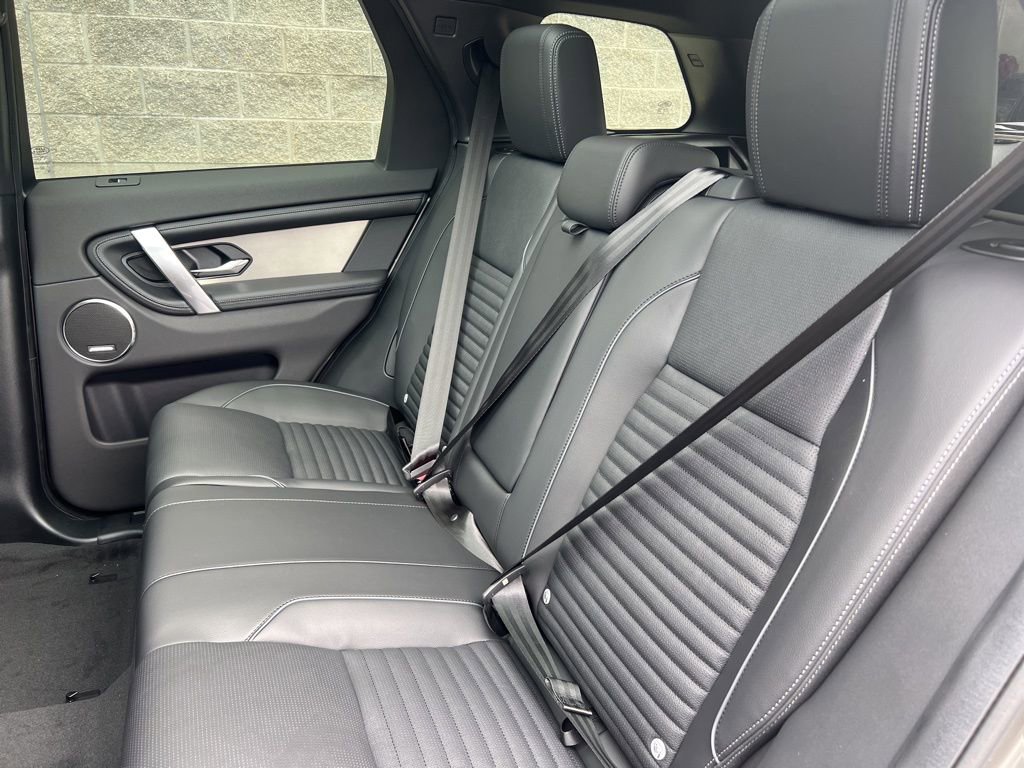 New 2025 Land Rover Discovery Sport Dynamic SE image 12
