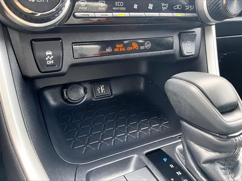 Used 2025 Toyota RAV4 XLE AWD/4WD image 27