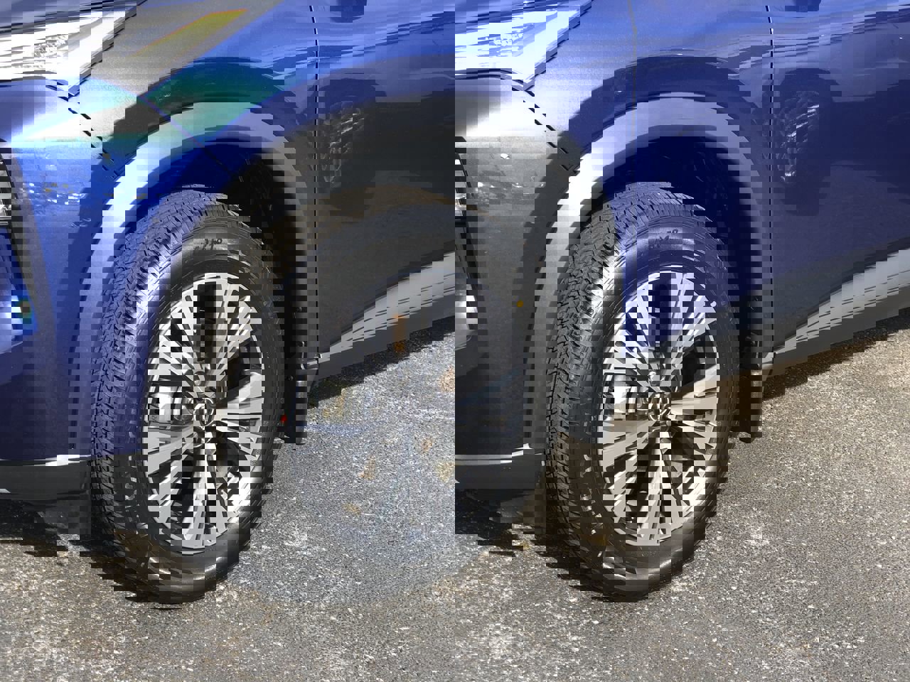 Used 2023 Nissan Rogue SV w/ SV Premium B Package image 2