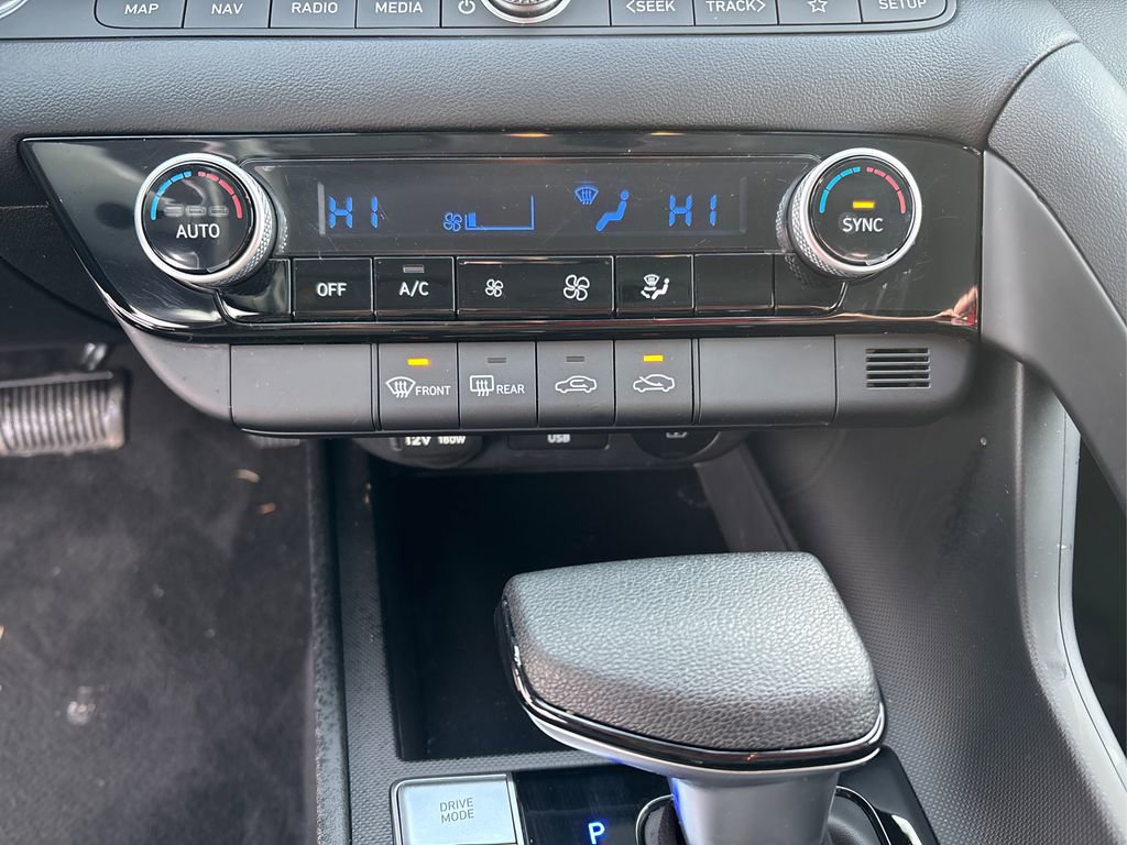 Used 2024 Hyundai Elantra SEL image 29
