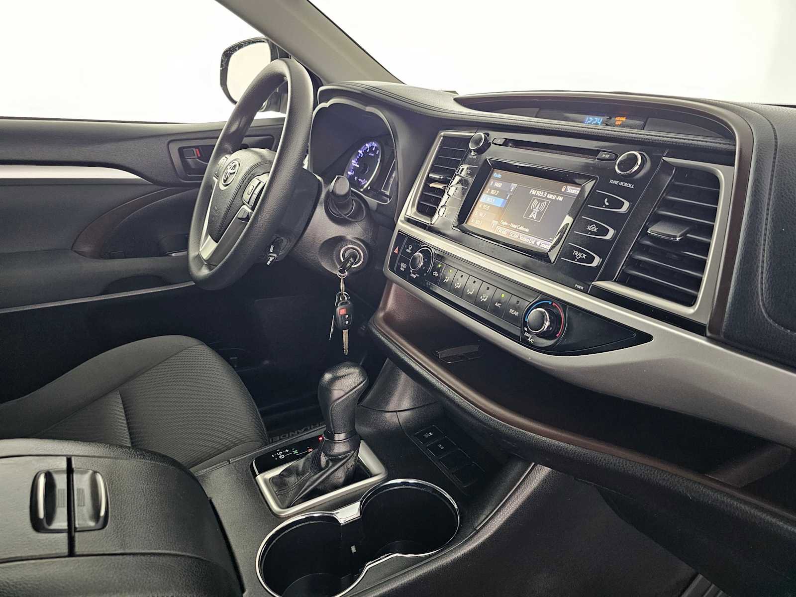 Used 2019 Toyota Highlander LE FWD image 11