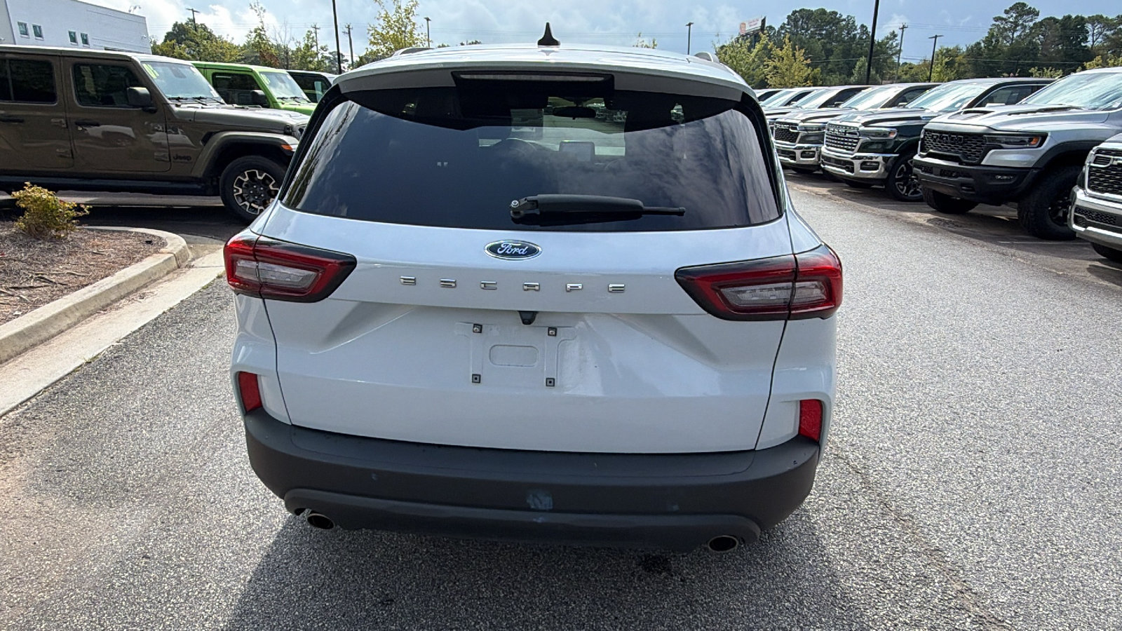Used 2025 Ford Escape ST-Line FWD image 9