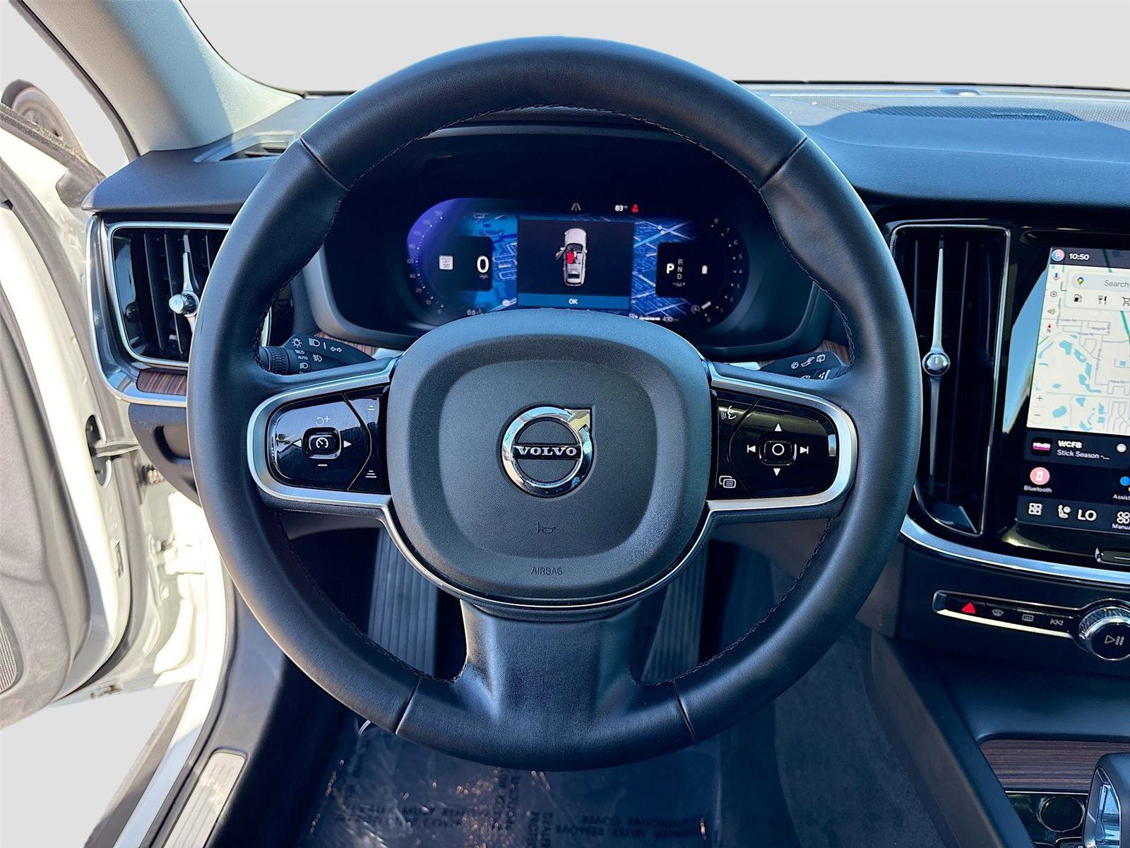 Used 2025 Volvo V60 B5 Cross Country Plus image 11