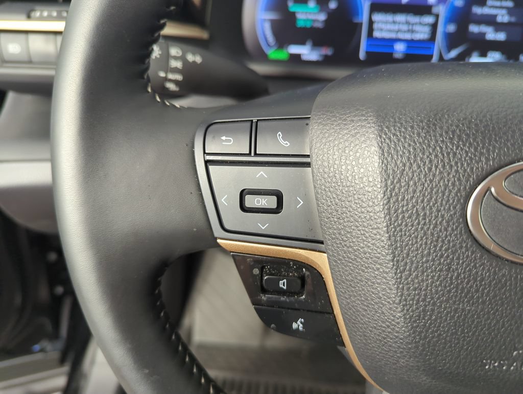 Used 2025 Toyota Crown AWD/4WD image 21