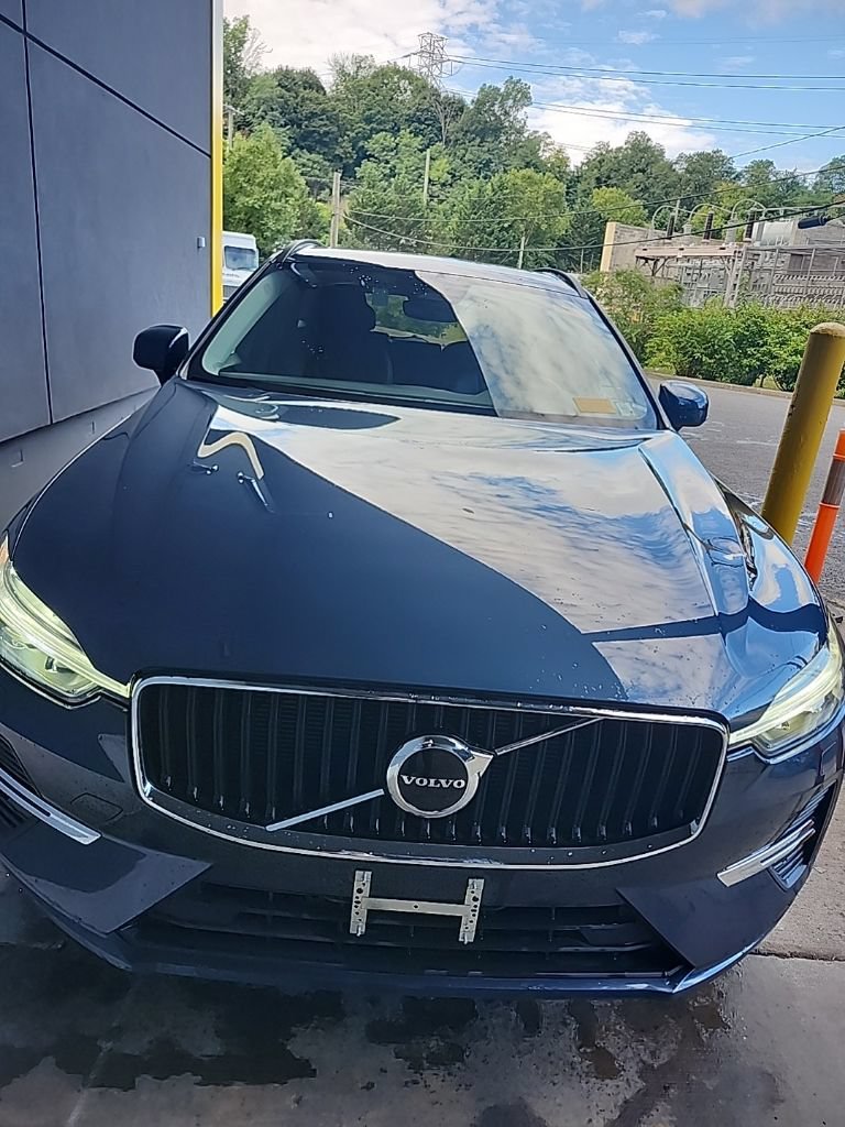 Used 2022 Volvo XC60 B5 Momentum w/ Climate Package AWD/4WD image 1