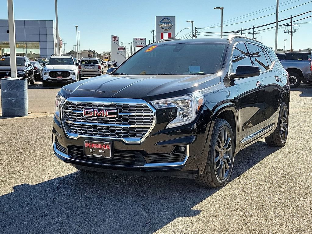 Used 2023 GMC Terrain Denali w/ Black Diamond Edition image 4