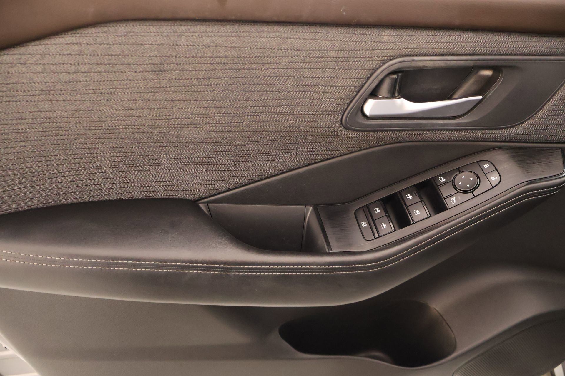 Used 2021 Nissan Rogue SV image 14